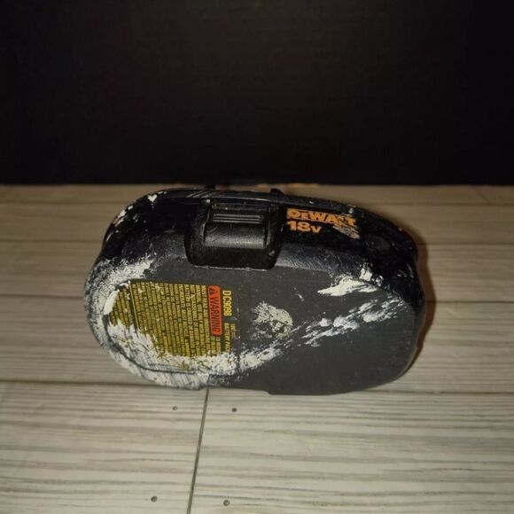Dewalt DC9098 18V Battery Genuine OEM - UNTESTED For Parts Or Repair Only - Picture 7 of 8